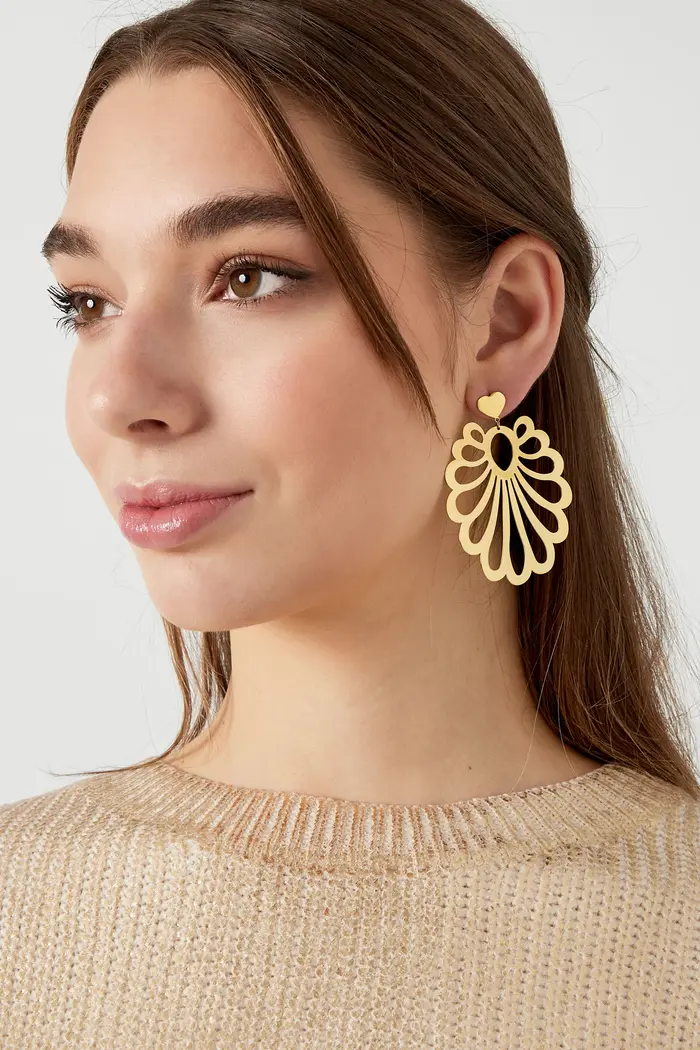 Gold Shell Earrings - Image 3