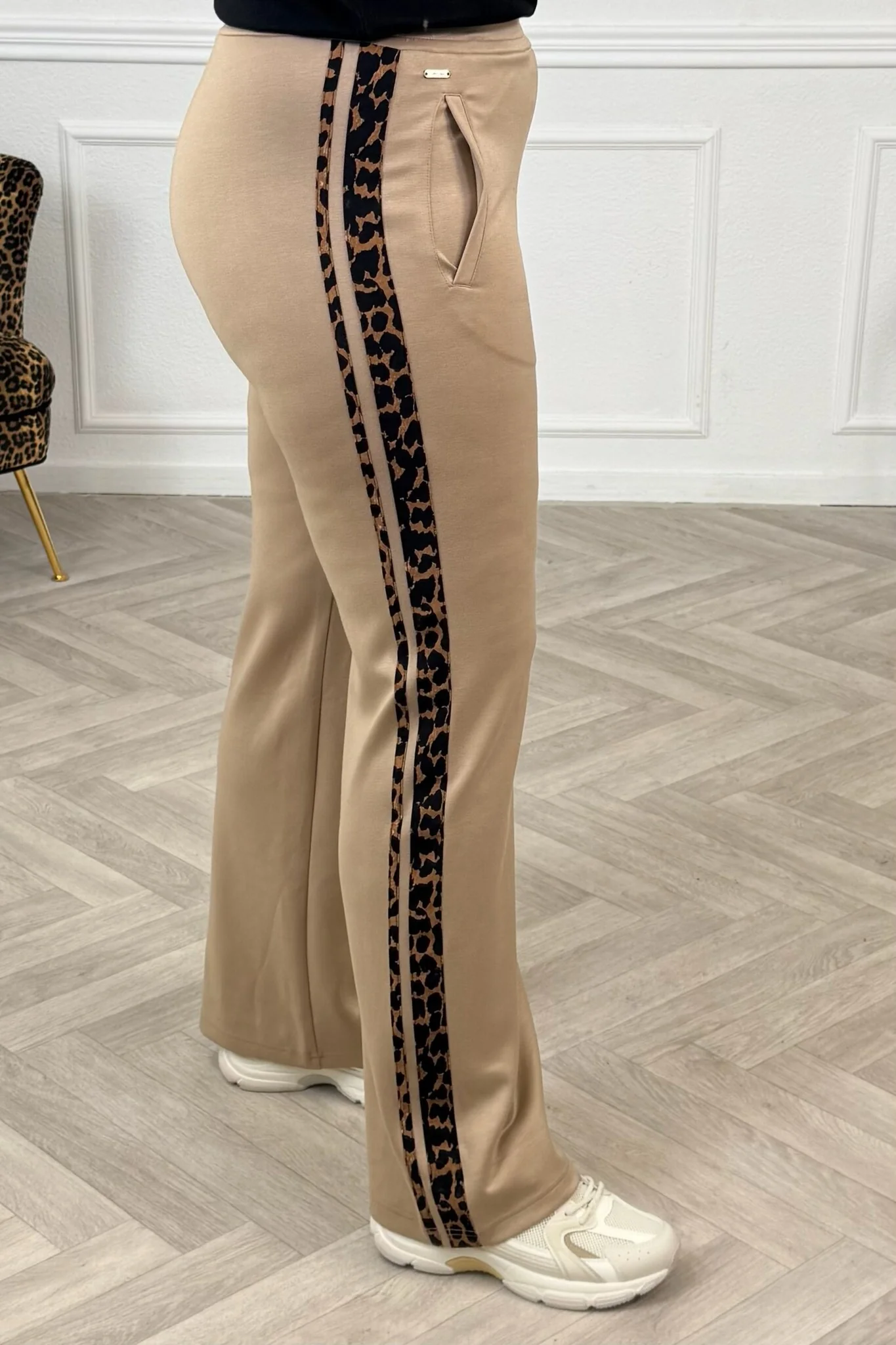 Sporty Leopard Jogging - Beige - Image 6